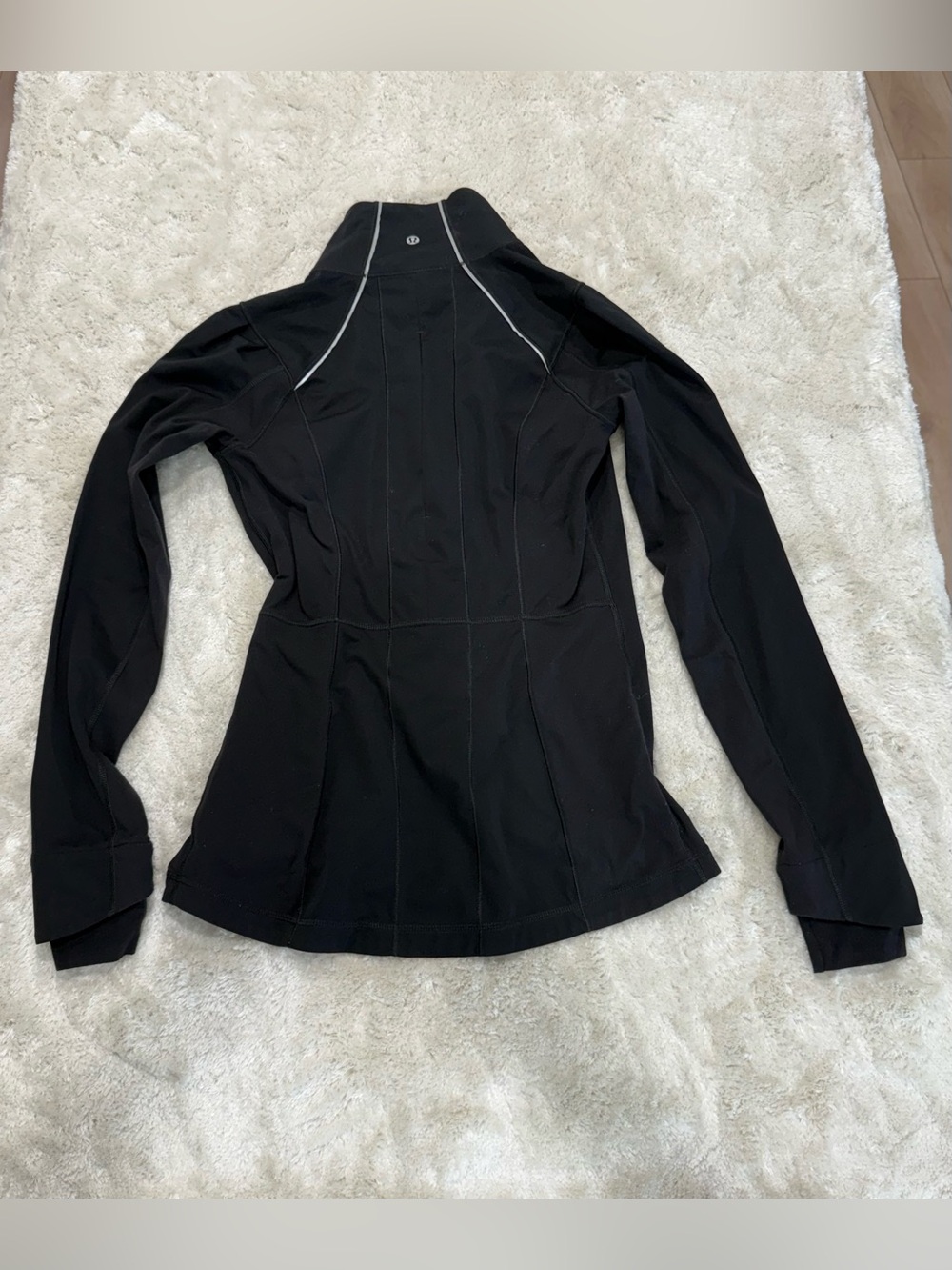 Lululemon Run Black Stay on Course Jacket with sleeve thumb holes  6 - Picture 4 of 6
